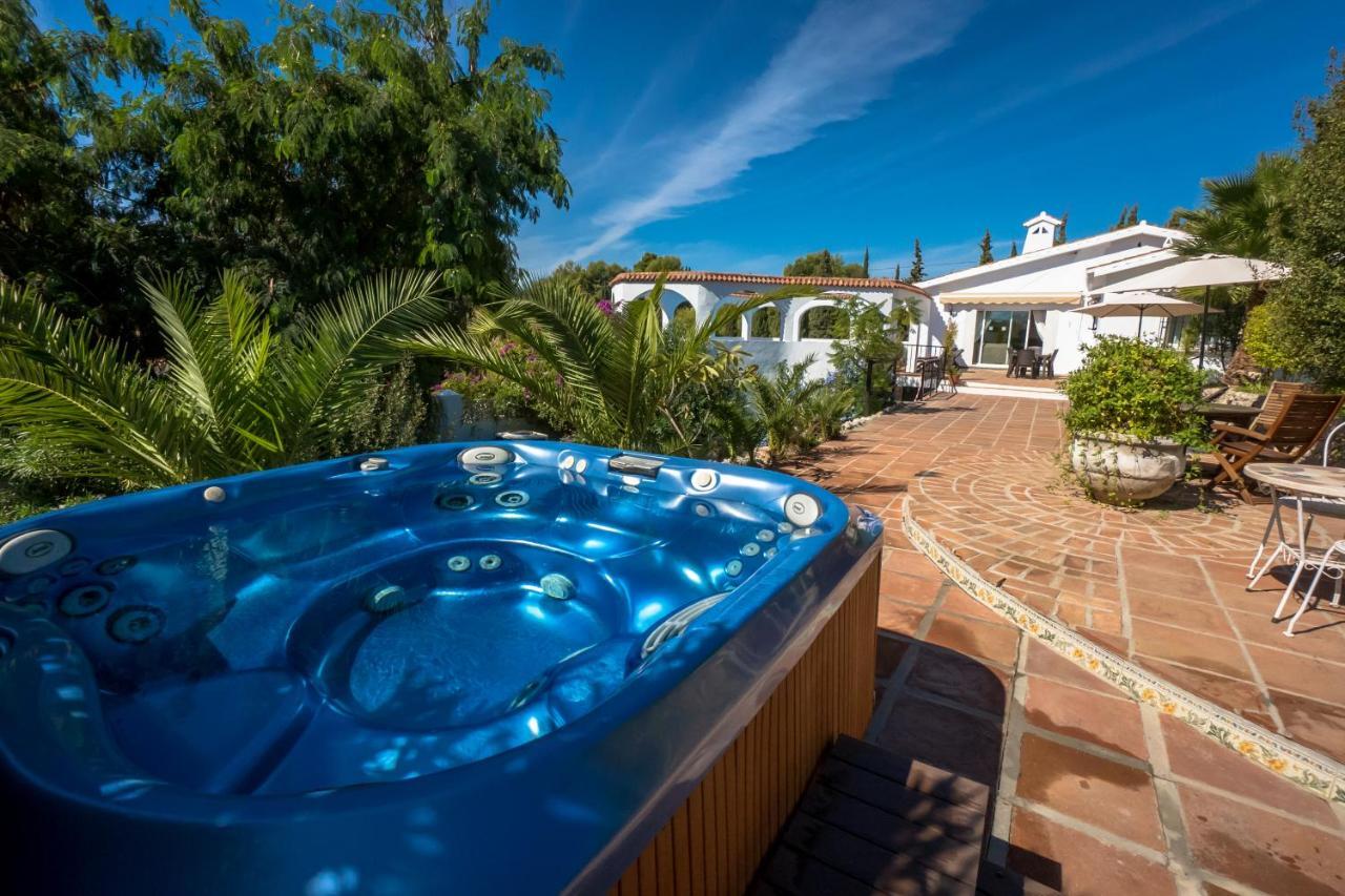 Private Heated Pool, Jacuzzi & 1225M2 Garden In Villa Cipreses Frigiliana Exterior photo