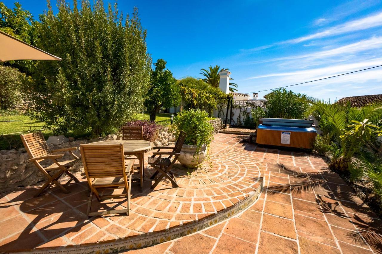 Private Heated Pool, Jacuzzi & 1225M2 Garden In Villa Cipreses Frigiliana Exterior photo